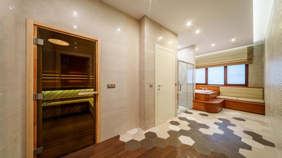 Современный дом у воды в Пестово