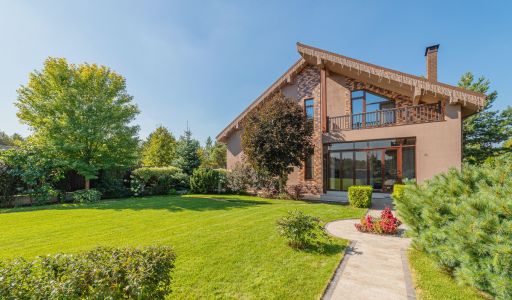 Современный дом у воды в Пестово