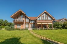 Современный дом у воды в Пестово