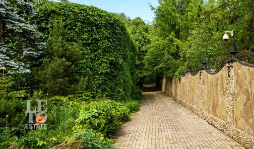 Усадьба окруженная лесом Горки-5