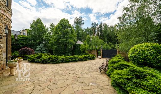 Усадьба окруженная лесом Горки-5