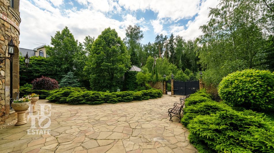 Усадьба окруженная лесом Горки-5