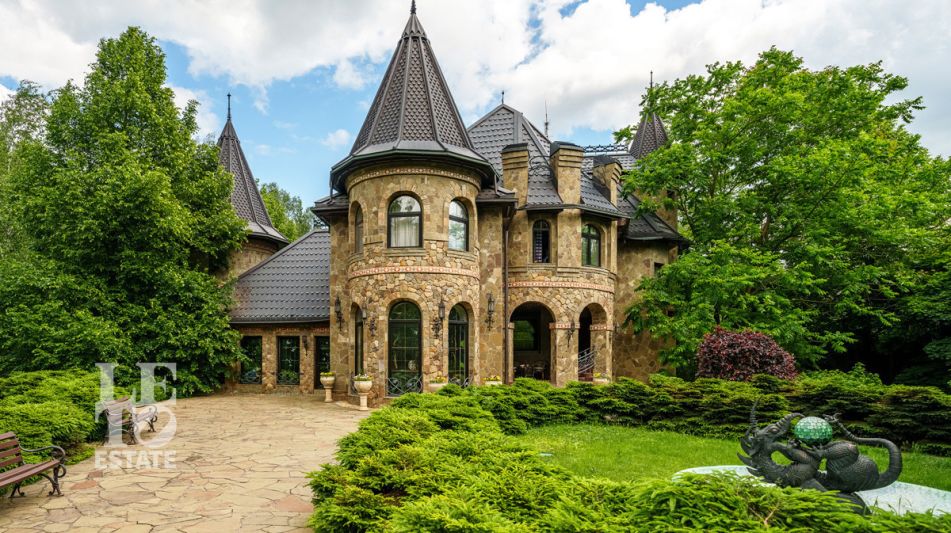 Усадьба окруженная лесом Горки-5