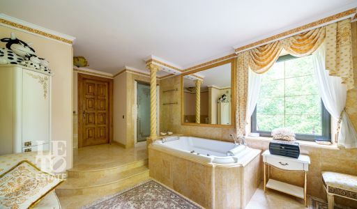 Усадьба окруженная лесом Горки-5