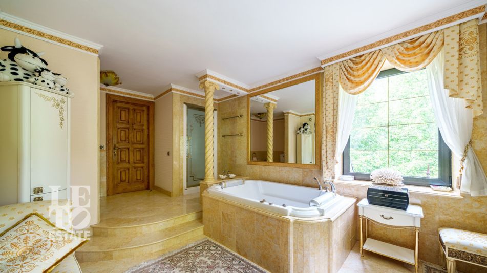 Усадьба окруженная лесом Горки-5