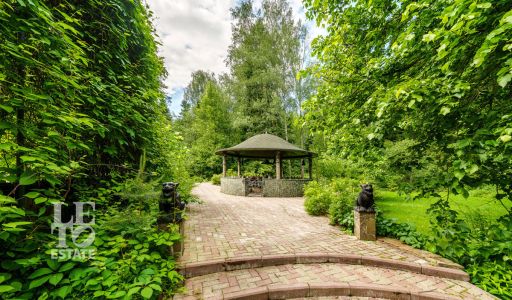 Усадьба окруженная лесом Горки-5