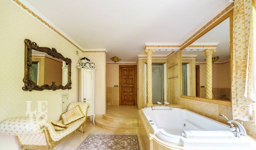 Усадьба окруженная лесом Горки-5