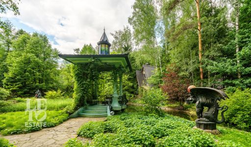 Усадьба окруженная лесом Горки-5