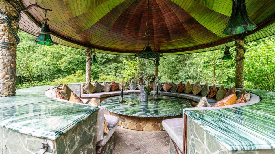 Усадьба окруженная лесом Горки-5