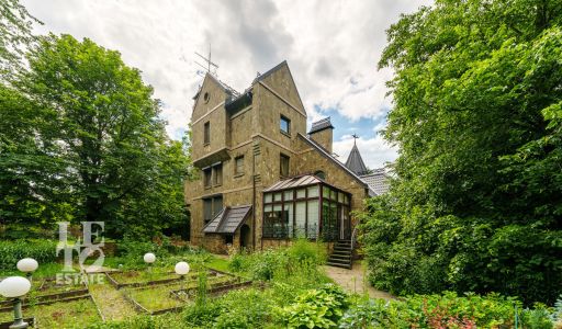 Усадьба окруженная лесом Горки-5