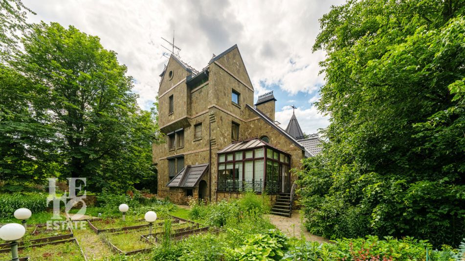 Усадьба окруженная лесом Горки-5