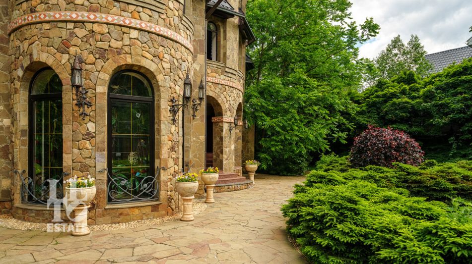 Усадьба окруженная лесом Горки-5