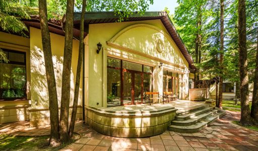 Продается усадьба в поселке Юлия2