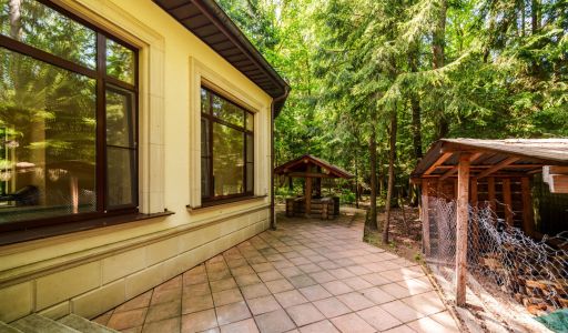 Продается усадьба в поселке Юлия2