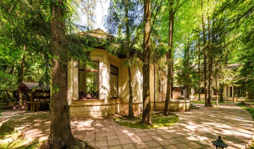 Продается усадьба в поселке Юлия2