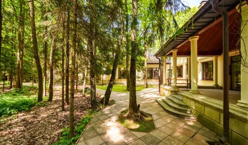 Продается усадьба в поселке Юлия2