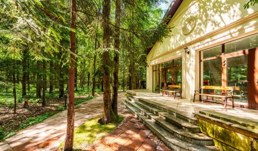 Продается усадьба в поселке Юлия2