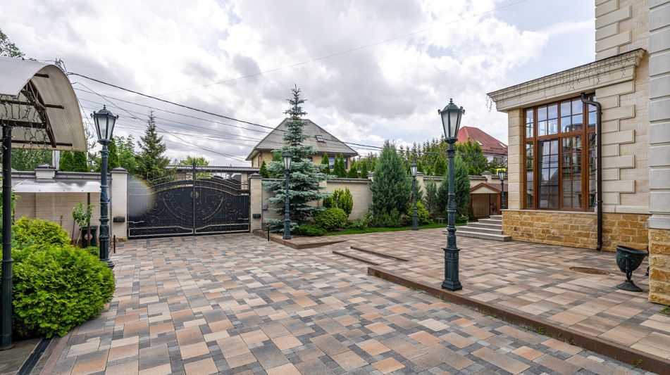 Респектабельный дом в Вешках