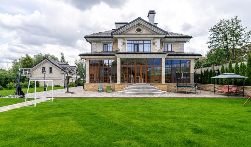 Респектабельный дом в Вешках