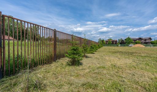 Прилесной участок в гольф Пестово