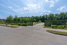 Прилесной участок в гольф Пестово