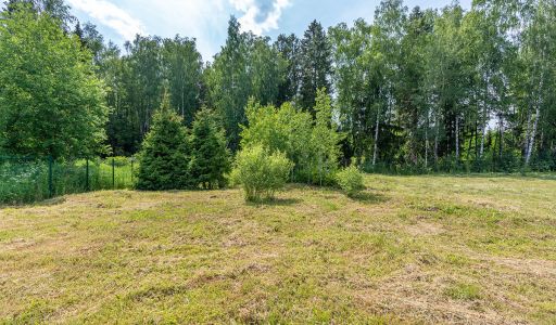 Прилесной участок в гольф Пестово