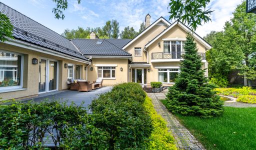 Прилесной дом в Вешках