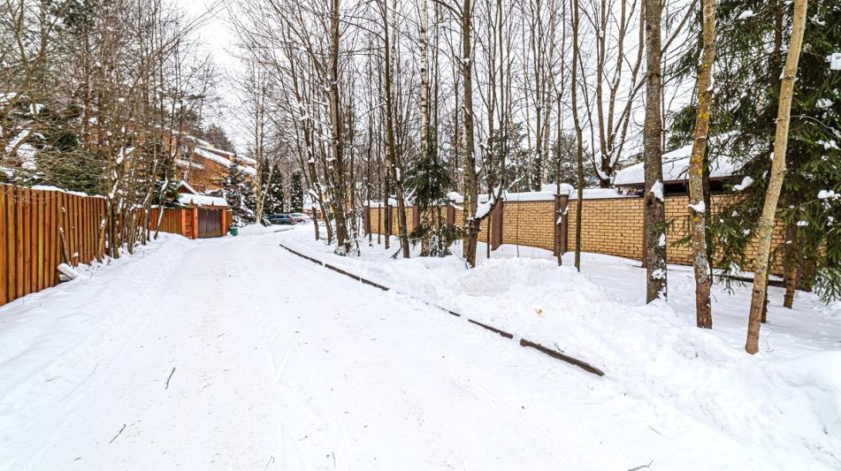 Дом с лесным участком в КП Лесной