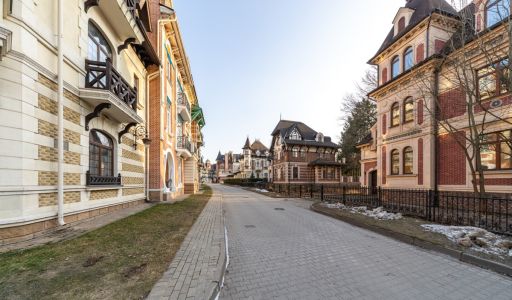 Таунхаус у озера в КП Довиль