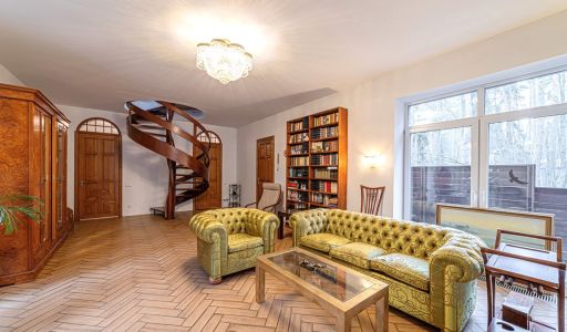 Дом в лесу в п. Николина гора