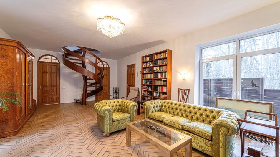 Дом в лесу в п. Николина гора