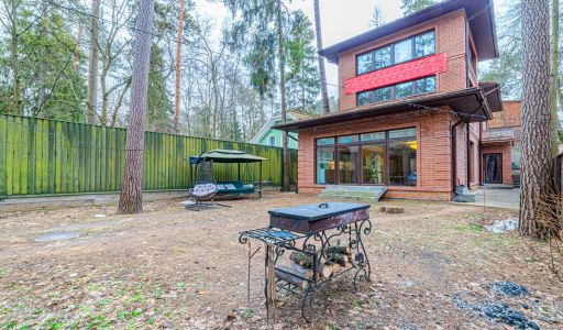 Дом в лесу в п. Николина гора