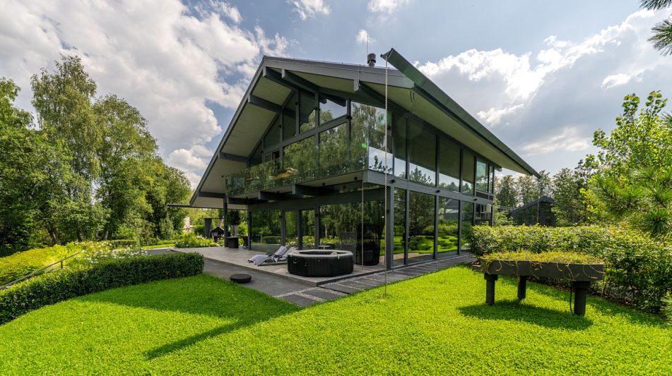 Дом у воды в КП Полуостров