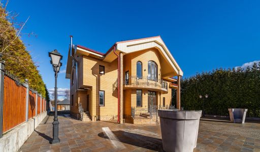 Дом в Конаково на 1 линии воды