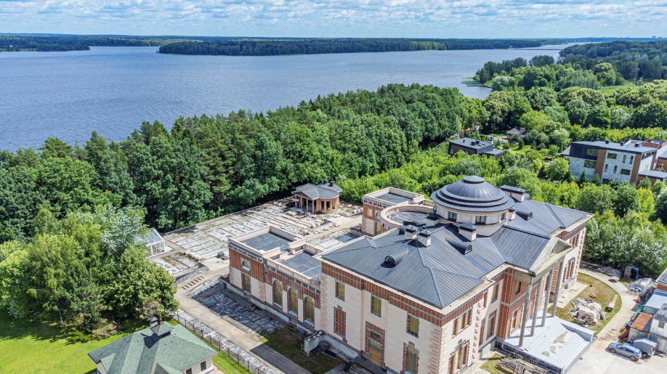 Дом у воды КП Лазурный берег