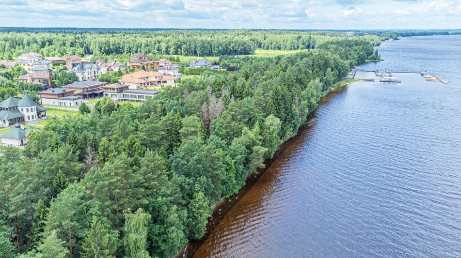 Дом у воды КП Лазурный берег