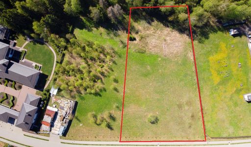 Прилесной участок в гольф Пестово