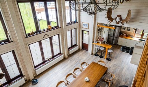 Деревянный дом в Московском море