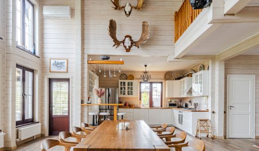 Деревянный дом в Московском море