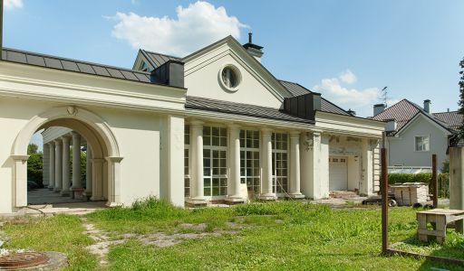 Дом у леса в поселке Риверсайд