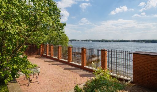 Дом с выходом к воде в Сорокино