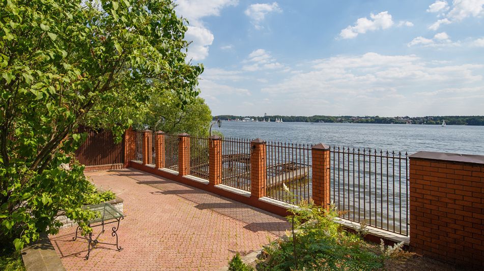 Дом с выходом к воде в Сорокино