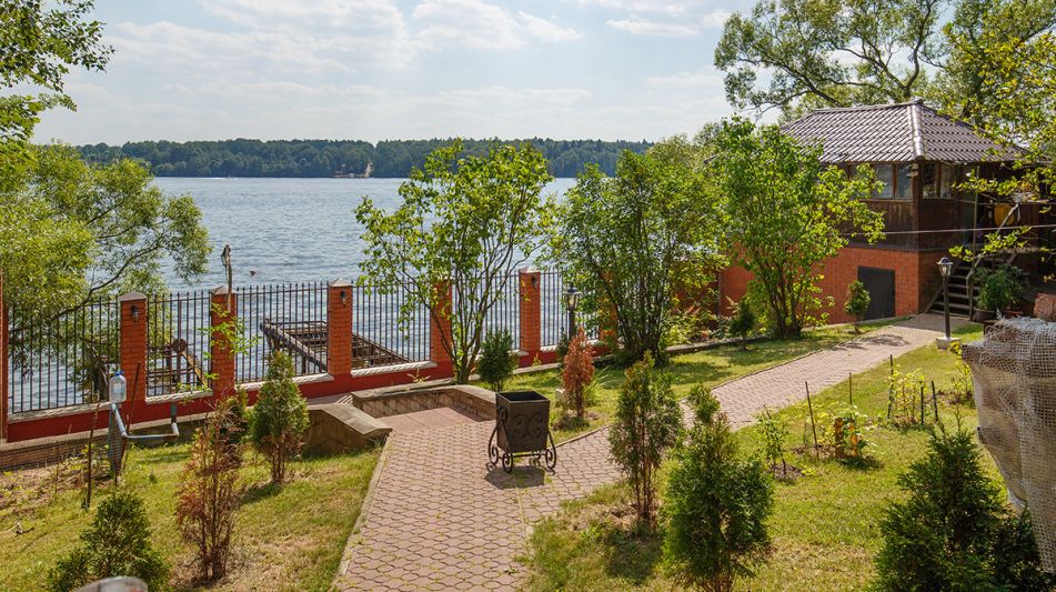 Дом с выходом к воде в Сорокино