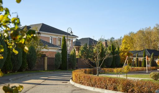 Участок у озера в КП Павлово-2