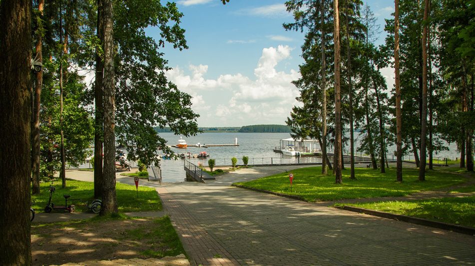 Дом у воды КП Лазурный берег