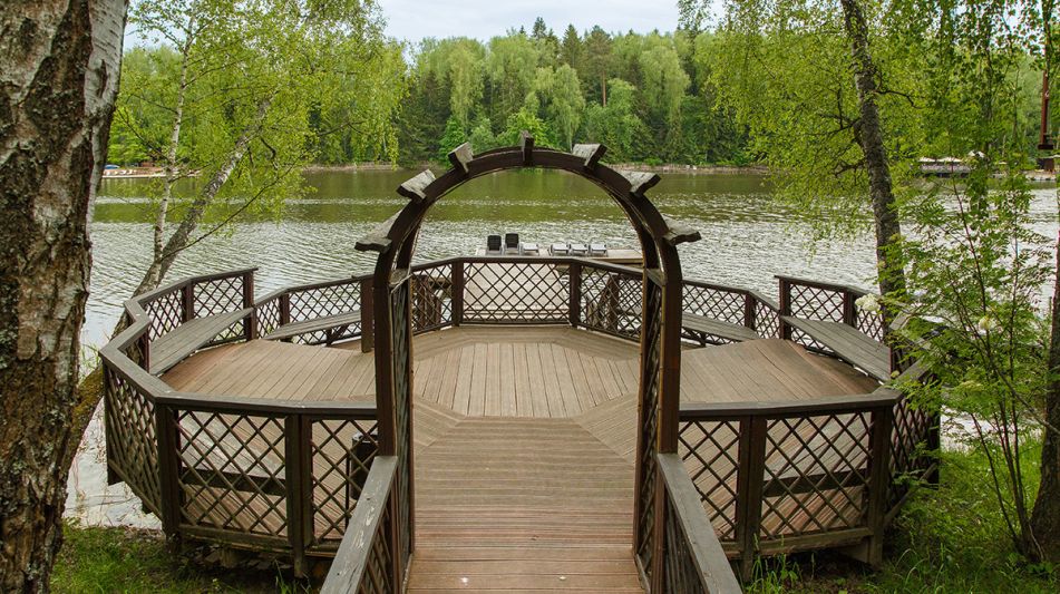 Дом у воды в КП Новое время