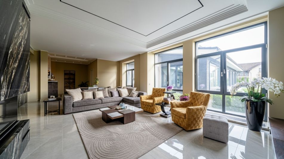 Дом с бассейном в КП Пестово