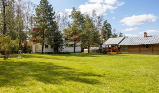 Дом с бассейном в поселке Новинки