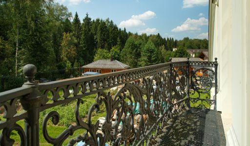 Дом у леса в поселке Риверсайд