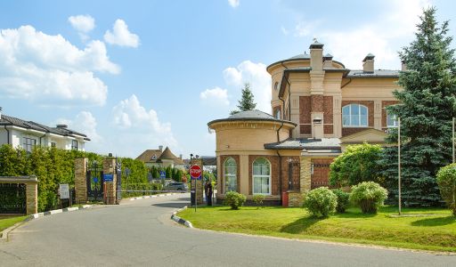 Дом у леса в поселке Риверсайд